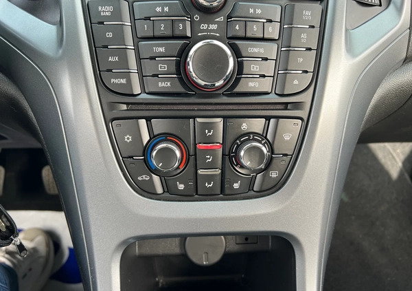 Opel Astra cena 26950 przebieg: 188000, rok produkcji 2012 z Konin małe 326